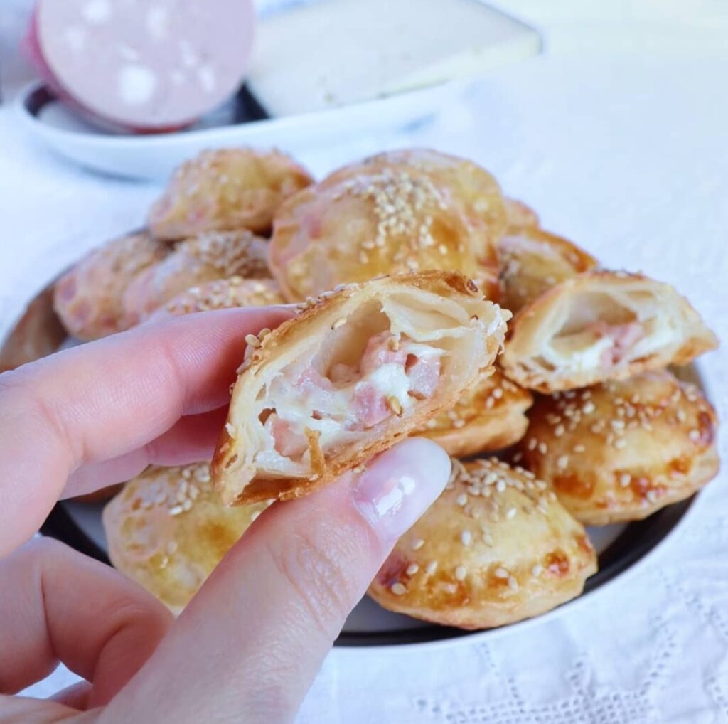 Fiorellini di mortadella in pasta sfoglia