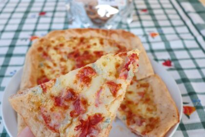 pizza senza glutine gorgonzola e salame piccante