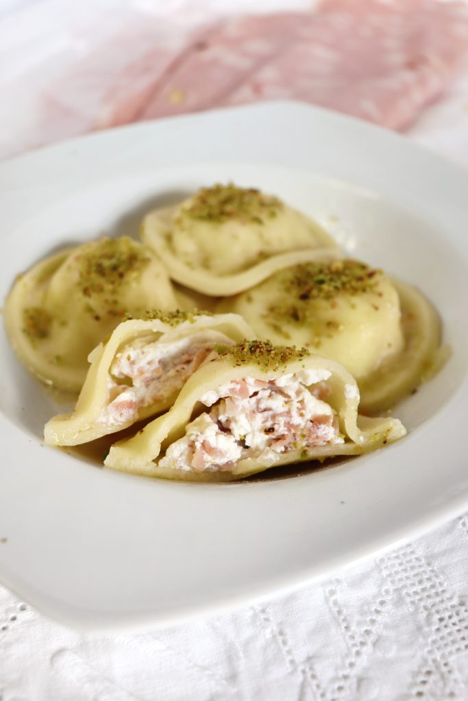 ravioli mortadella e ricotta