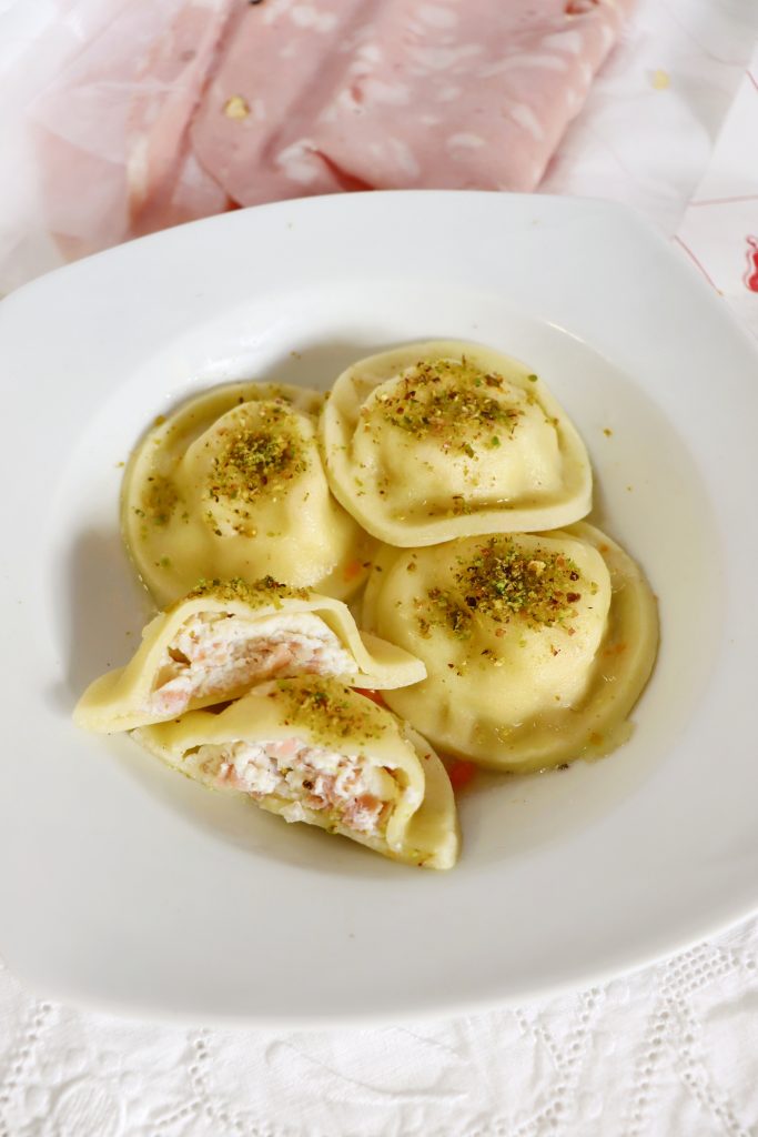 ravioli mortadella e ricotta