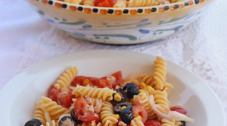 pasta fresca estiva olive pomodoro tonno e cipolla