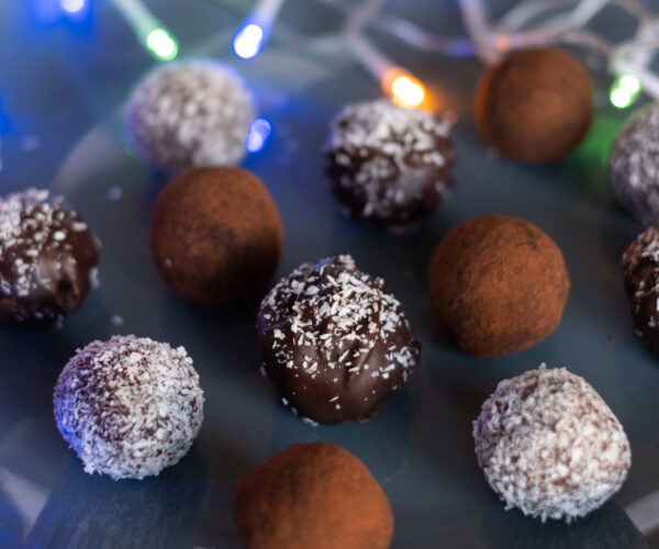 Energy Balls con datteri e biscotti al cioccolato