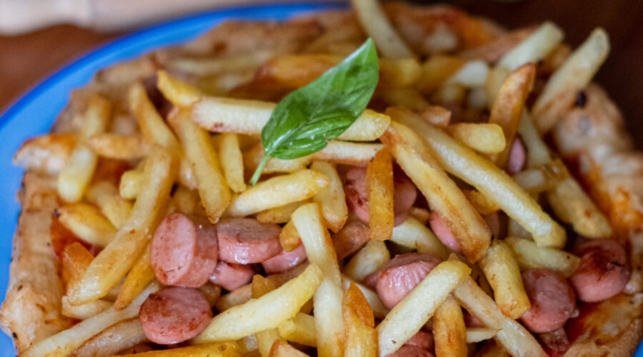 pizza senza glutine 2.0 con patatine fritte e würstel