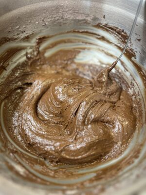 brownies senza glutine al cioccolato fondente e cioccolato bianco con fragole